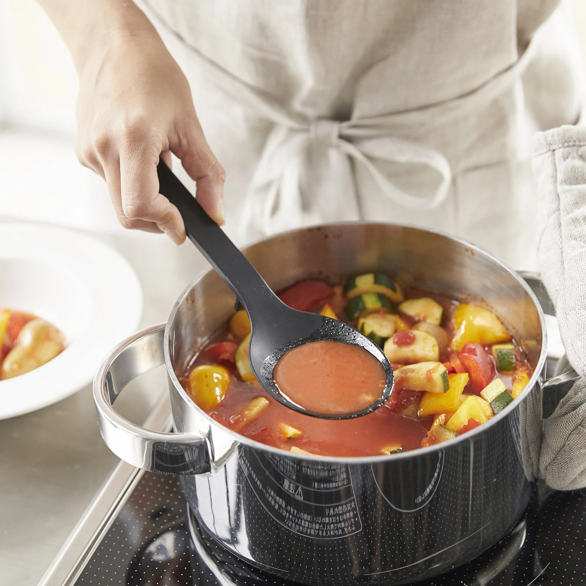 Floating Cooking Spoon - Silicone - Image 4