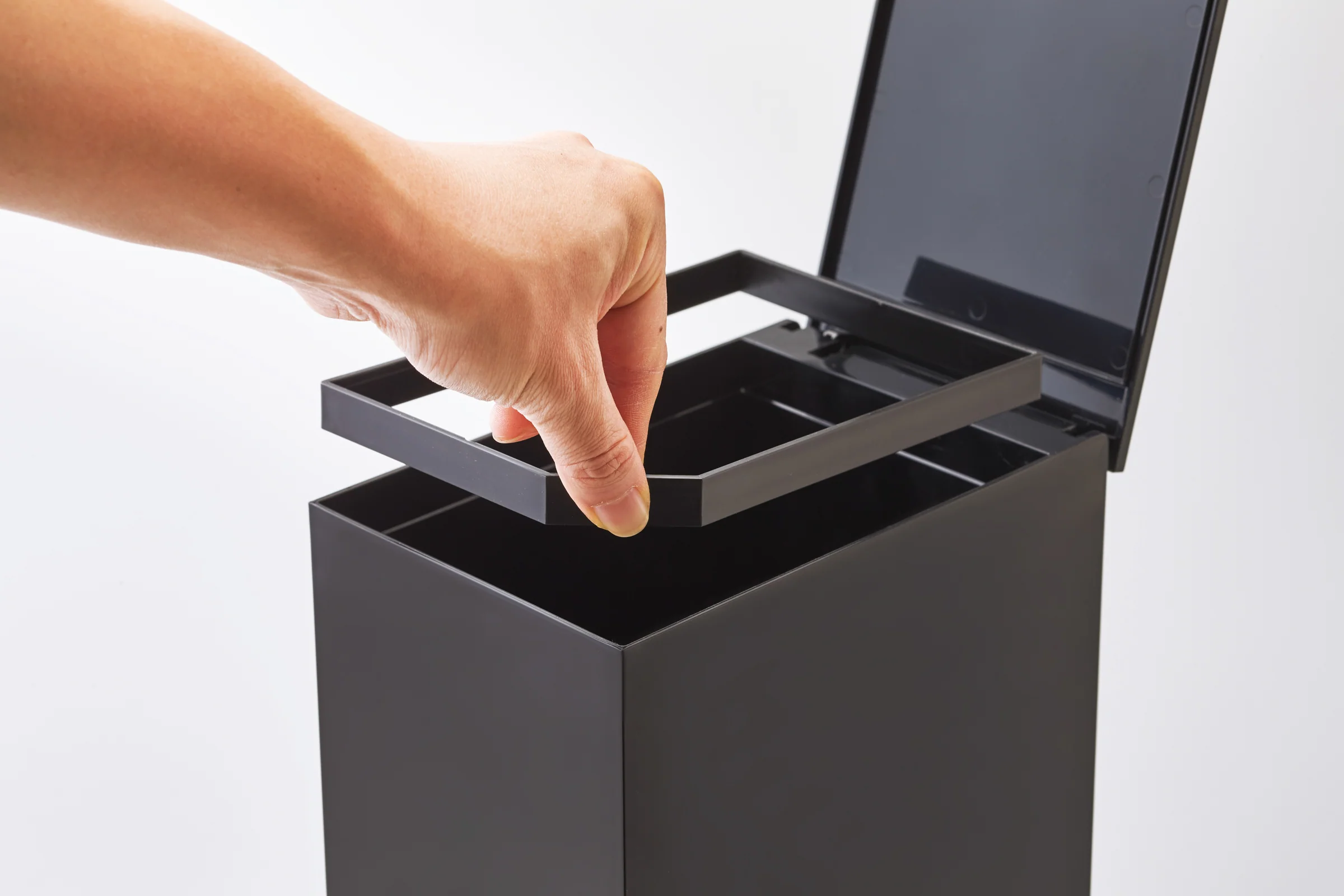 Step Trash Can - Image 12