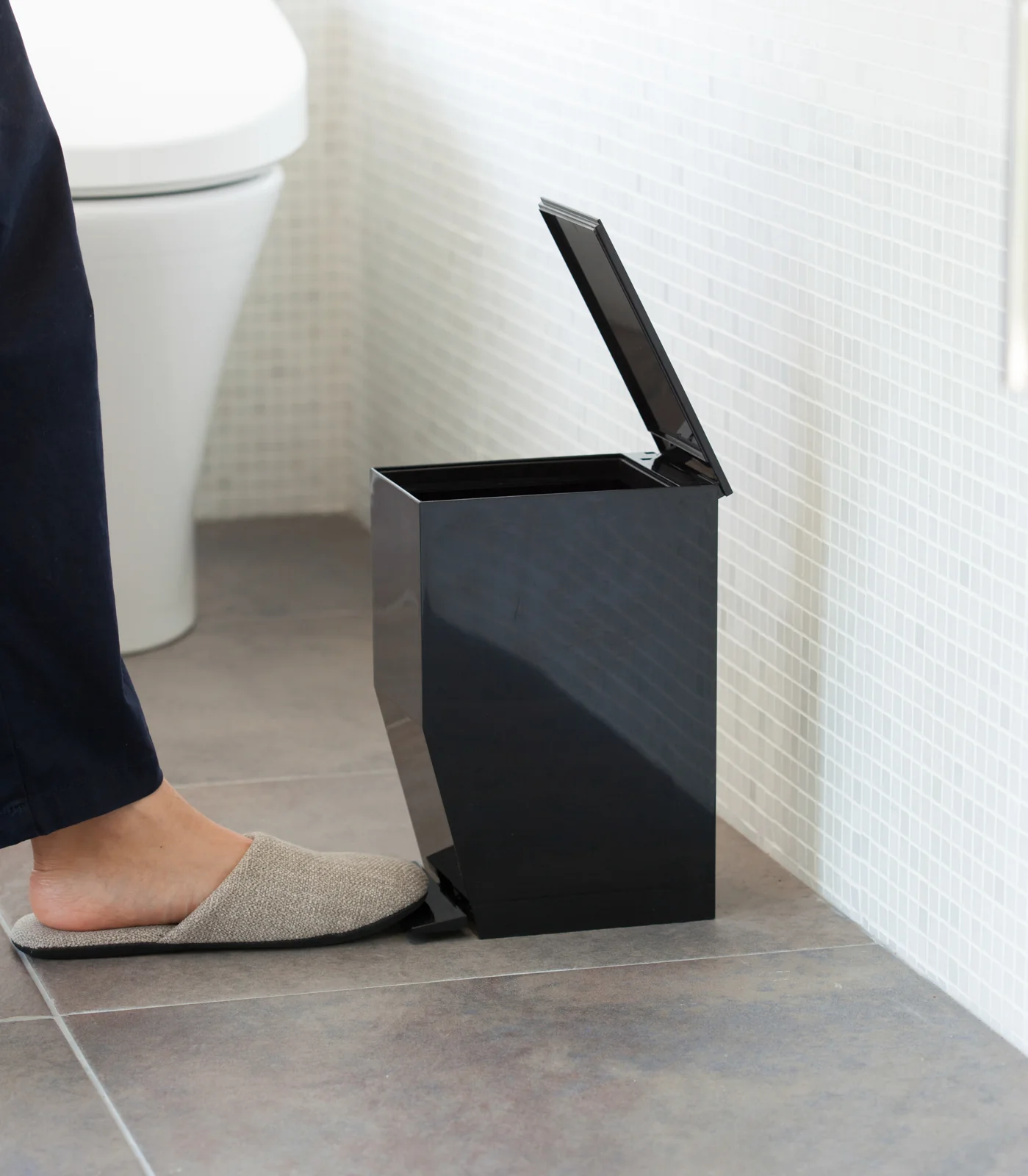 Step Trash Can - Image 9